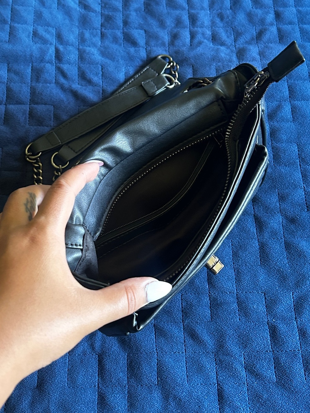 Quilted Black Chain-Handle Shoulder/Crossbody Bag - Picture 5 of 6